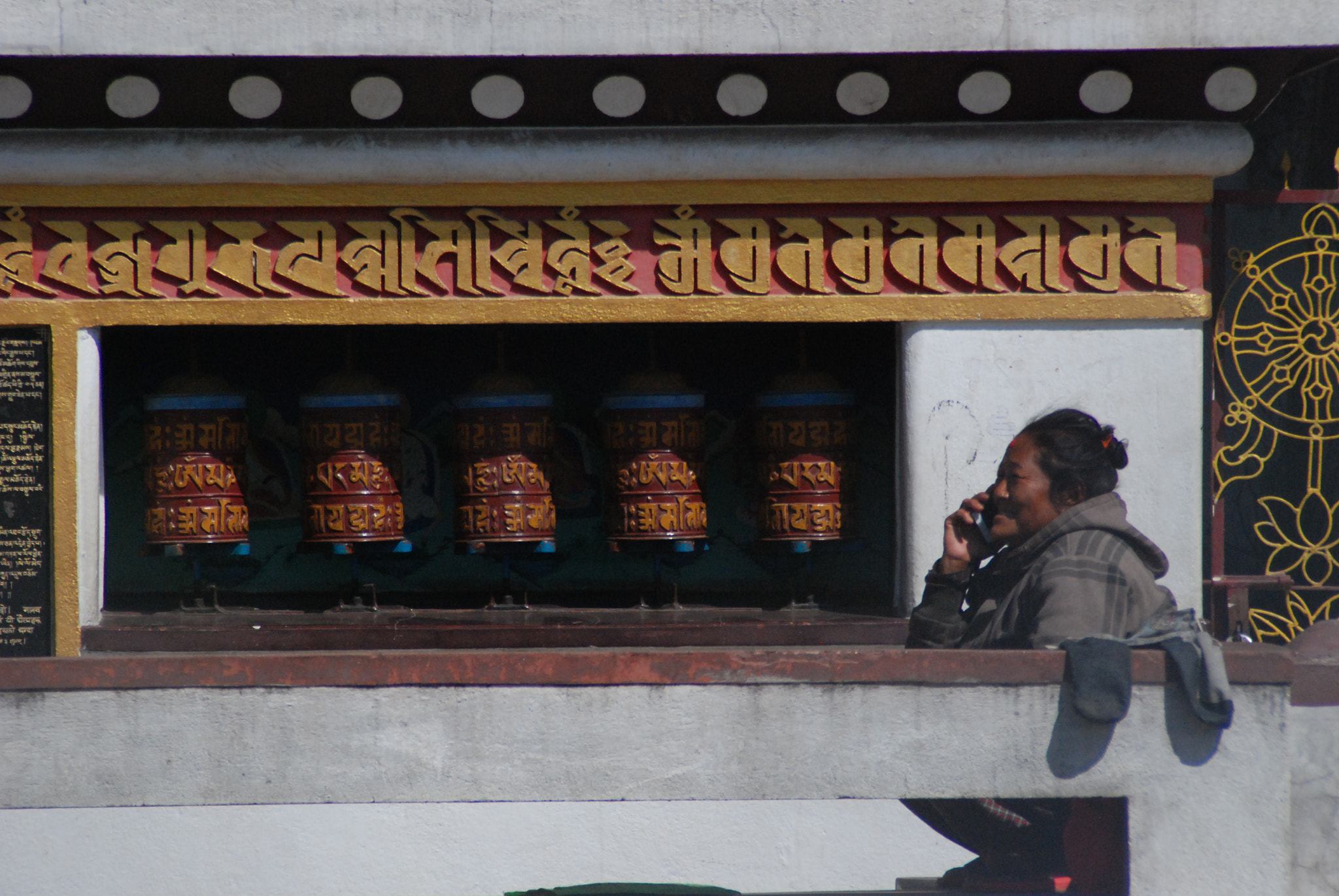 Nikon D80 + Tamron AF 28-200mm F3.8-5.6 XR Di Aspherical (IF) Macro sample photo. Moments in swayambhu photography
