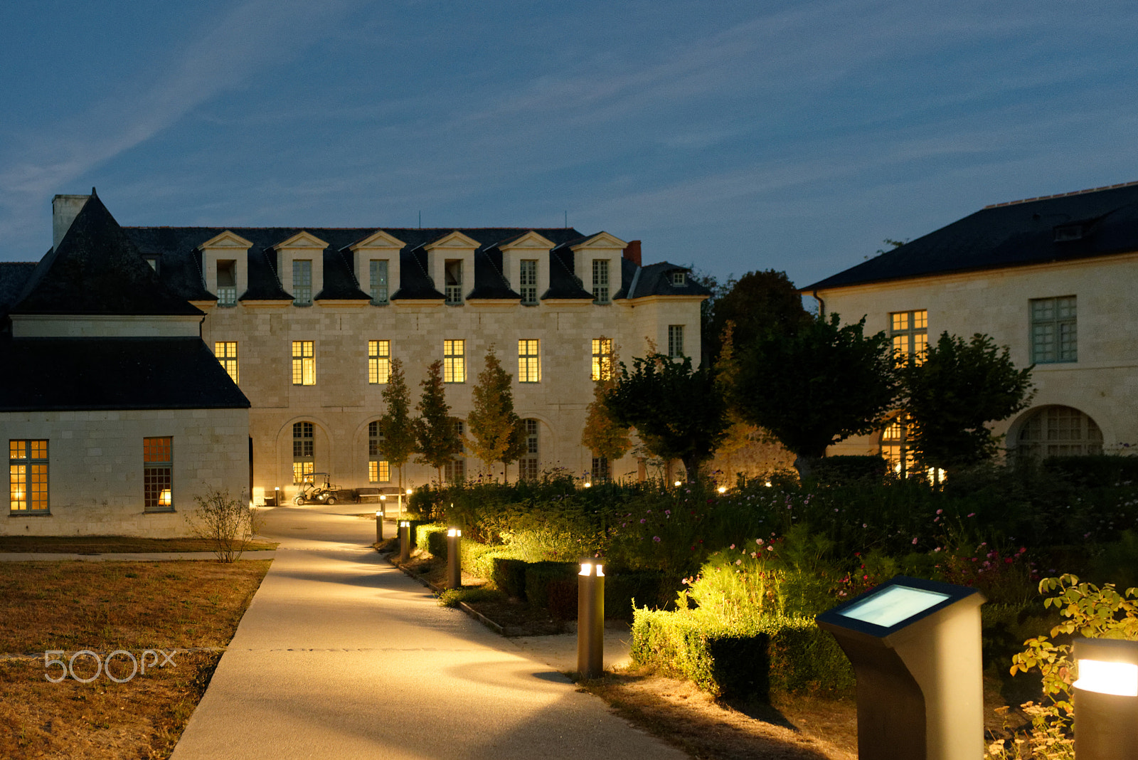 Nikon D810 + Sigma 35mm F1.4 DG HSM Art sample photo. Fontevraud, abbaye fontevraud, hotel, morgenstimmung photography