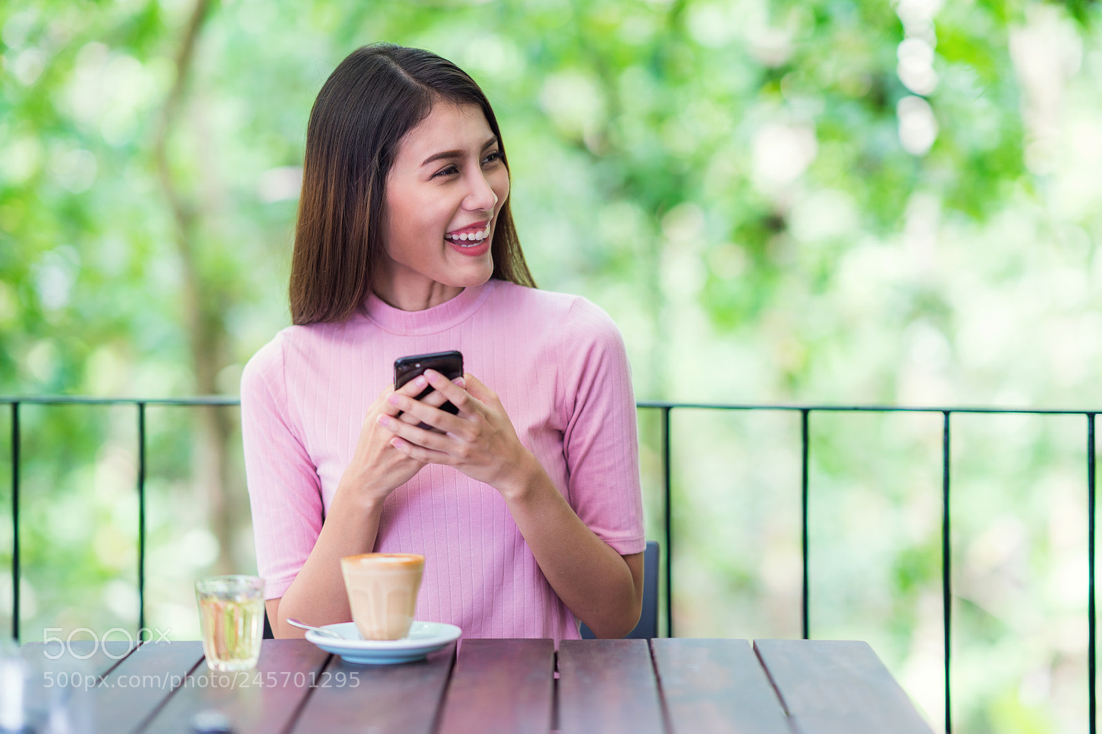 Sony a7R II sample photo. Asian lady use smartphone photography