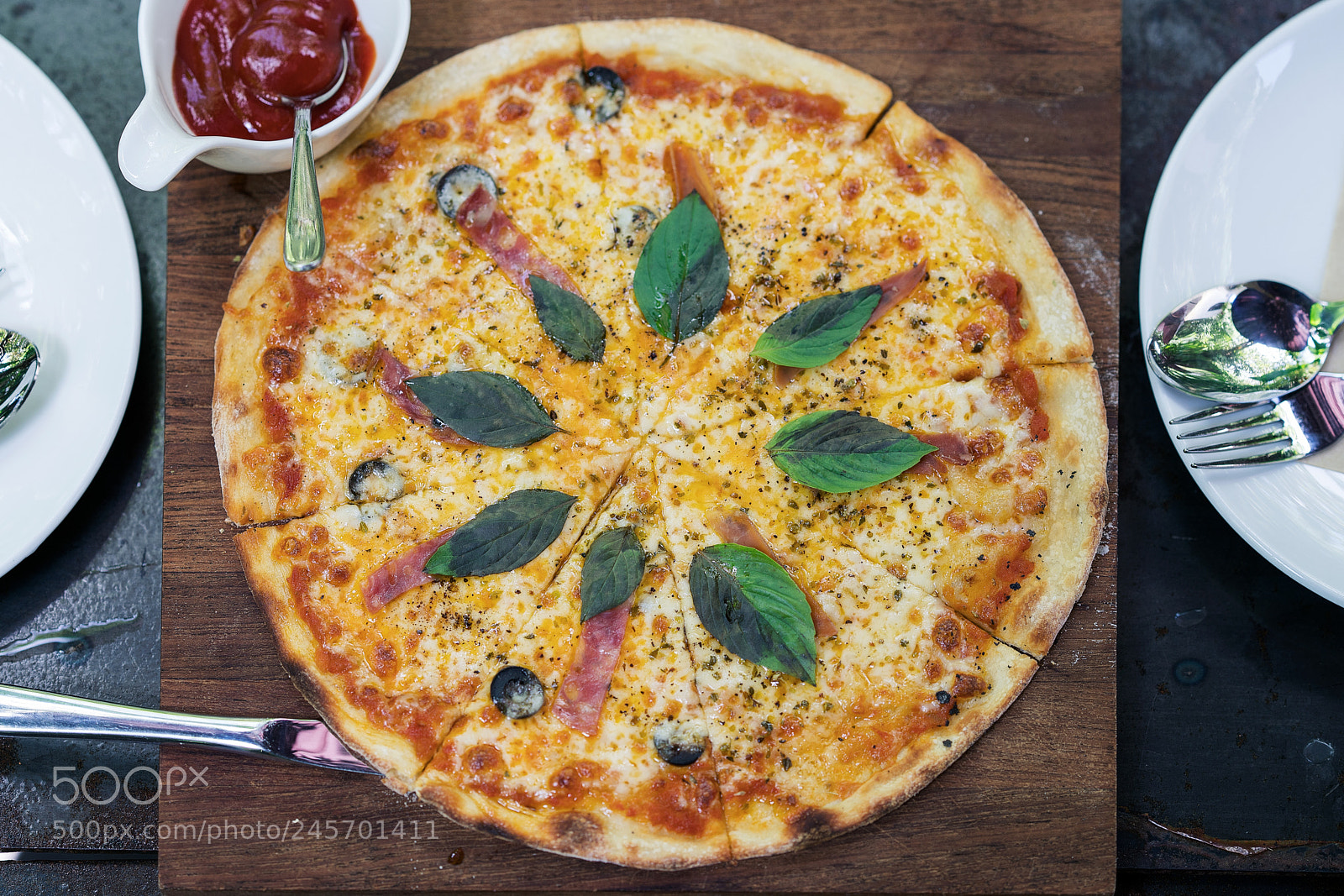 Sony a7R II sample photo. Pizza in the plate photography