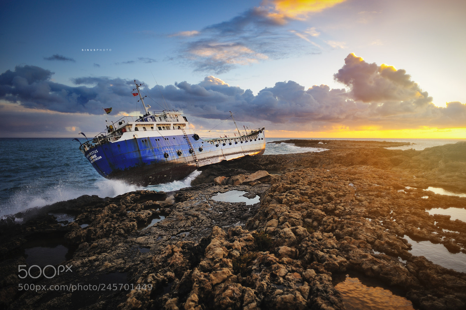 Nikon D700 sample photo. Shipwreck photography