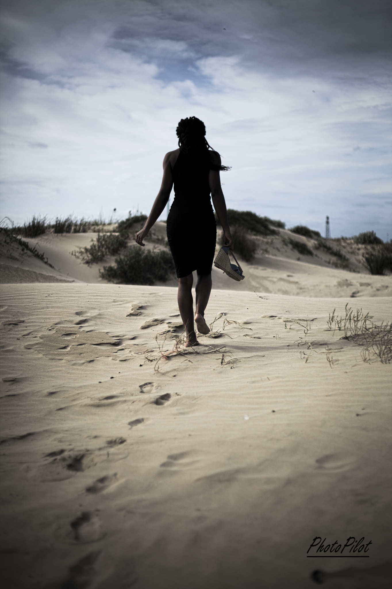 Canon EF 50mm F1.8 II sample photo. Followandi walking on the sand photography