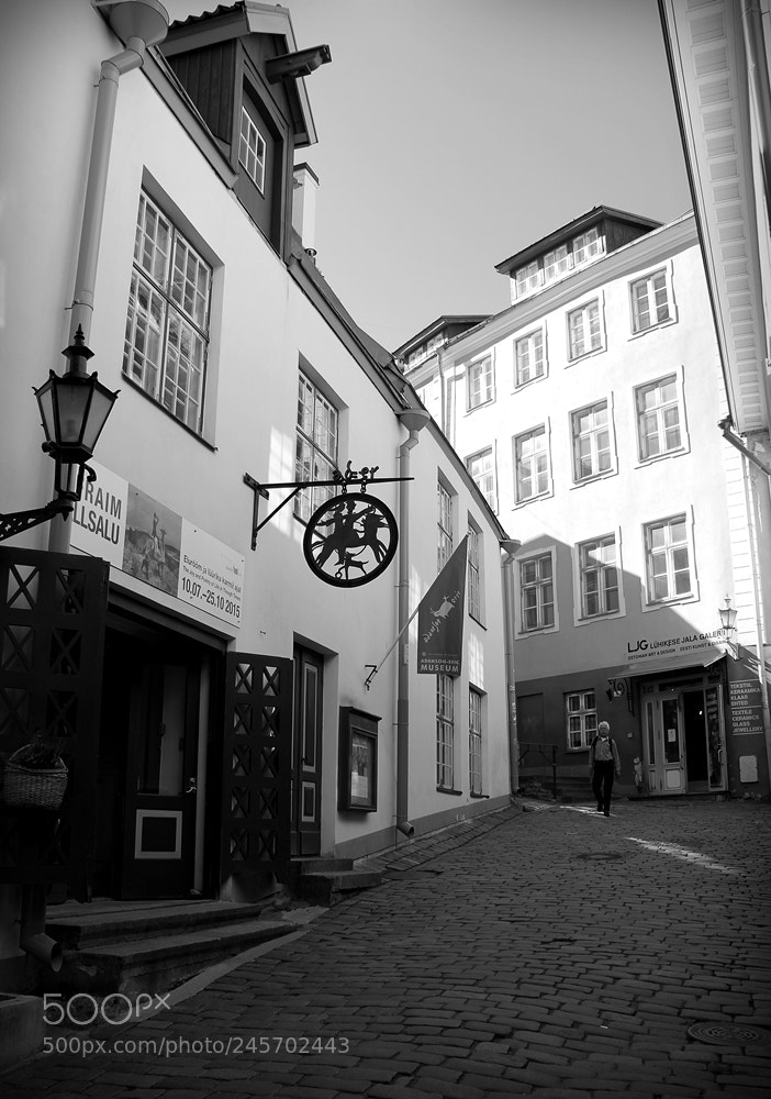 Canon EOS 60D sample photo. Cobbled alley photography