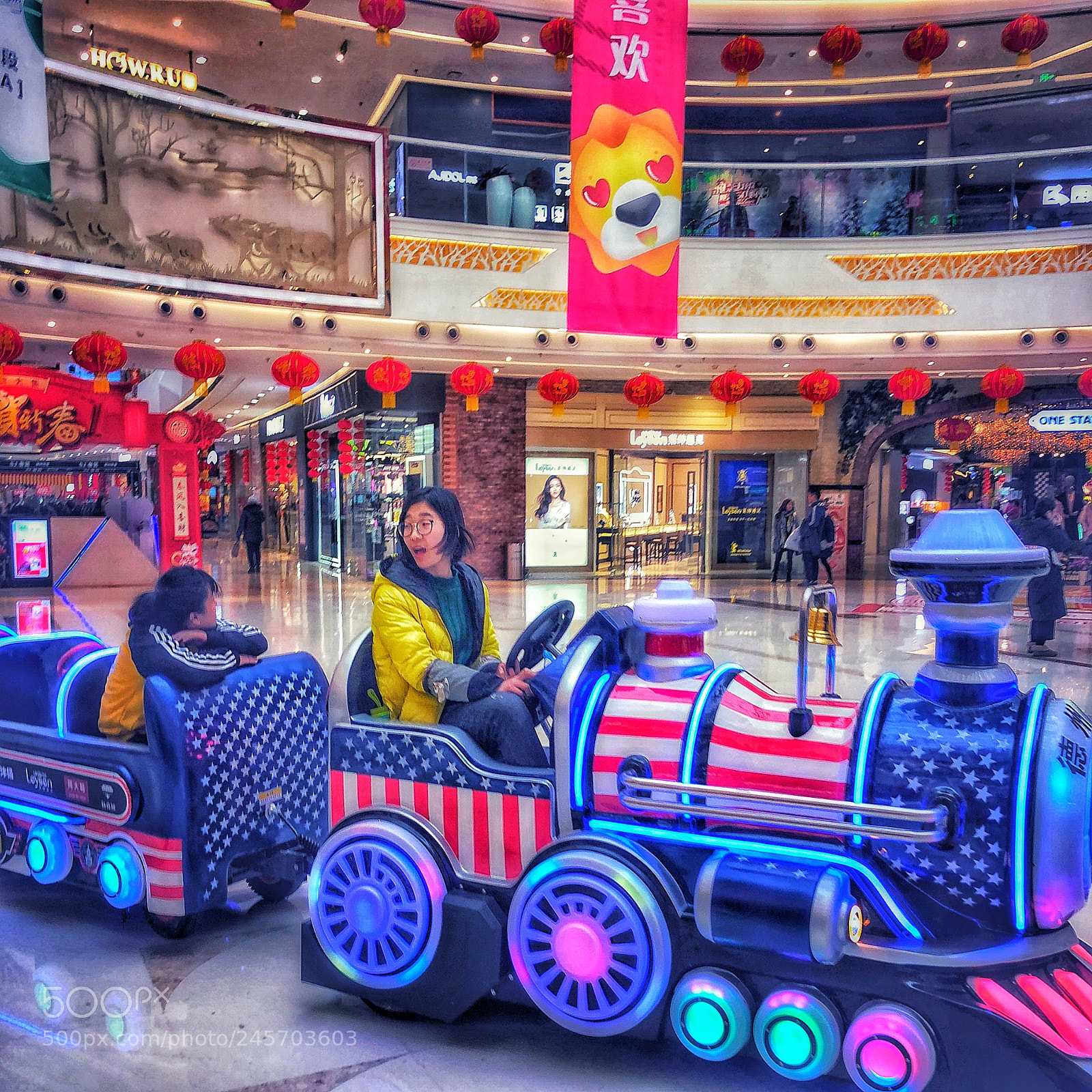Apple iPhone X sample photo. In the mall photography