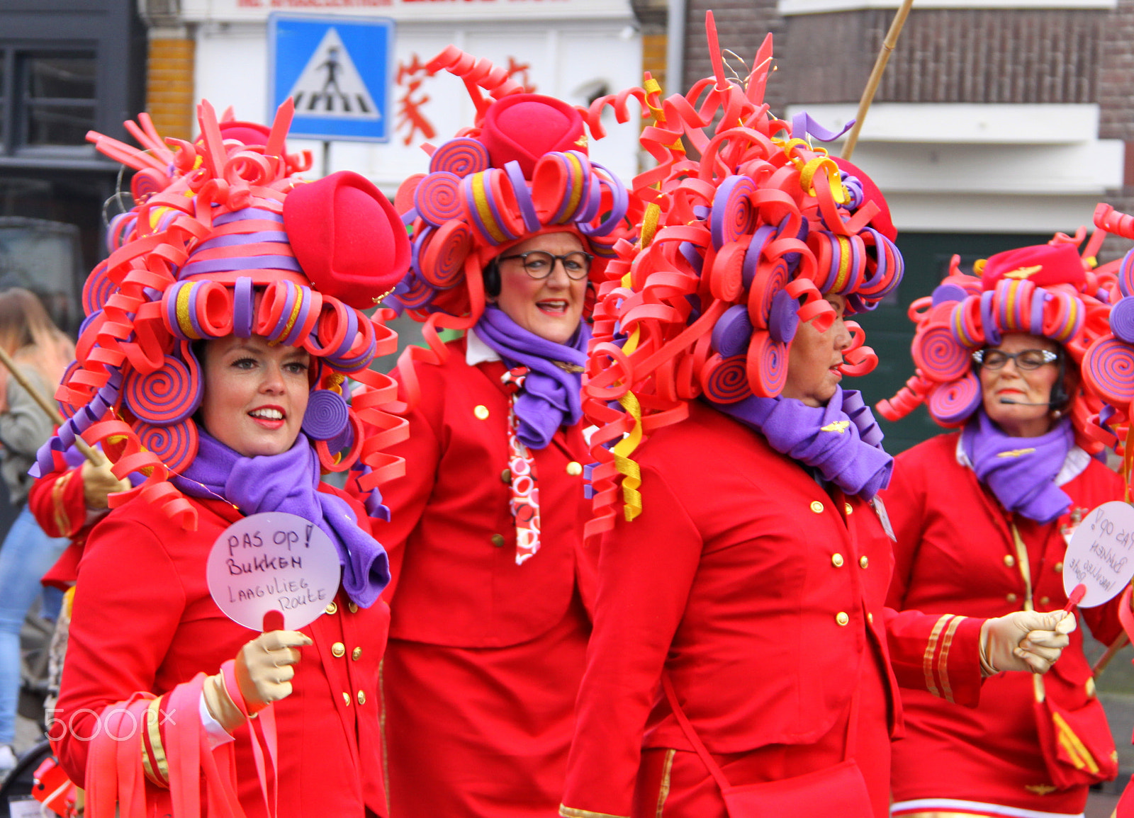 Canon EF-S 18-200mm F3.5-5.6 IS sample photo. Carnaval photography