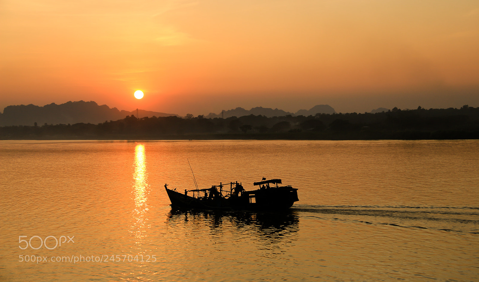 Canon EOS 700D (EOS Rebel T5i / EOS Kiss X7i) sample photo. Thanlwin river sunset. photography