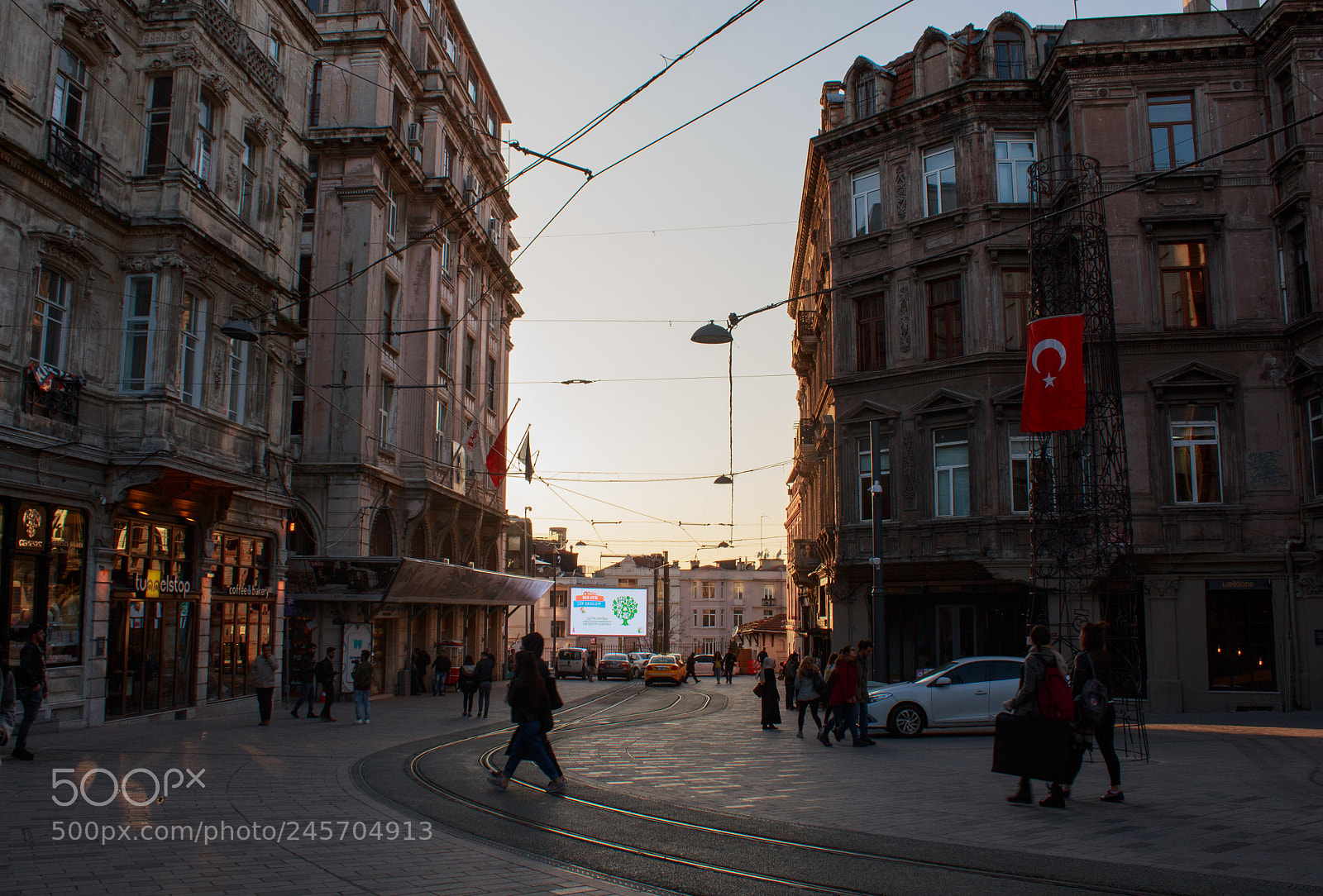 Canon EOS 700D (EOS Rebel T5i / EOS Kiss X7i) sample photo. Istiklal street photography