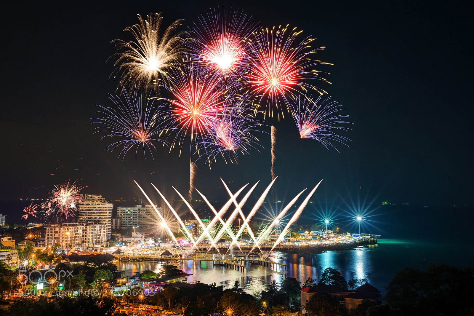 Sony a7R II sample photo. Bangsan beach countdown fireworks photography