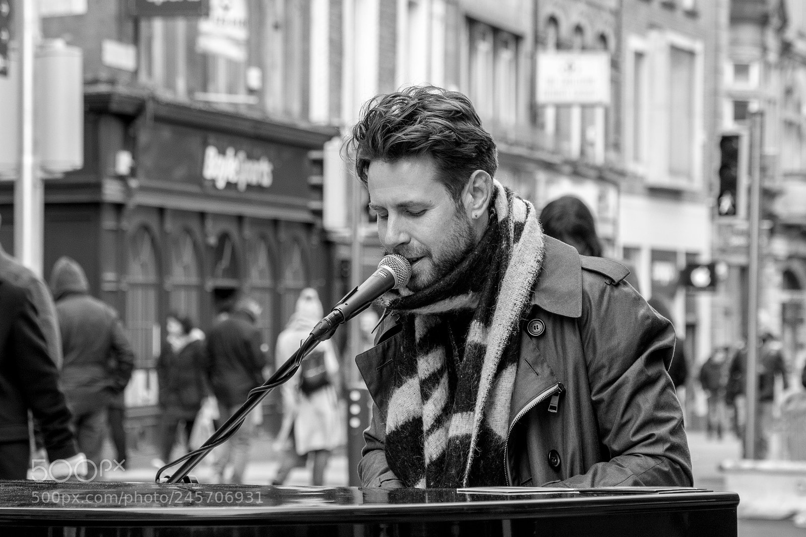 Canon EOS 7D Mark II sample photo. Street music photography