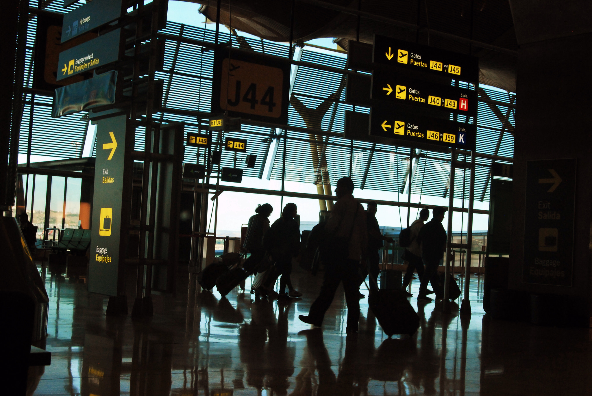 Nikon D60 sample photo. Airport photography