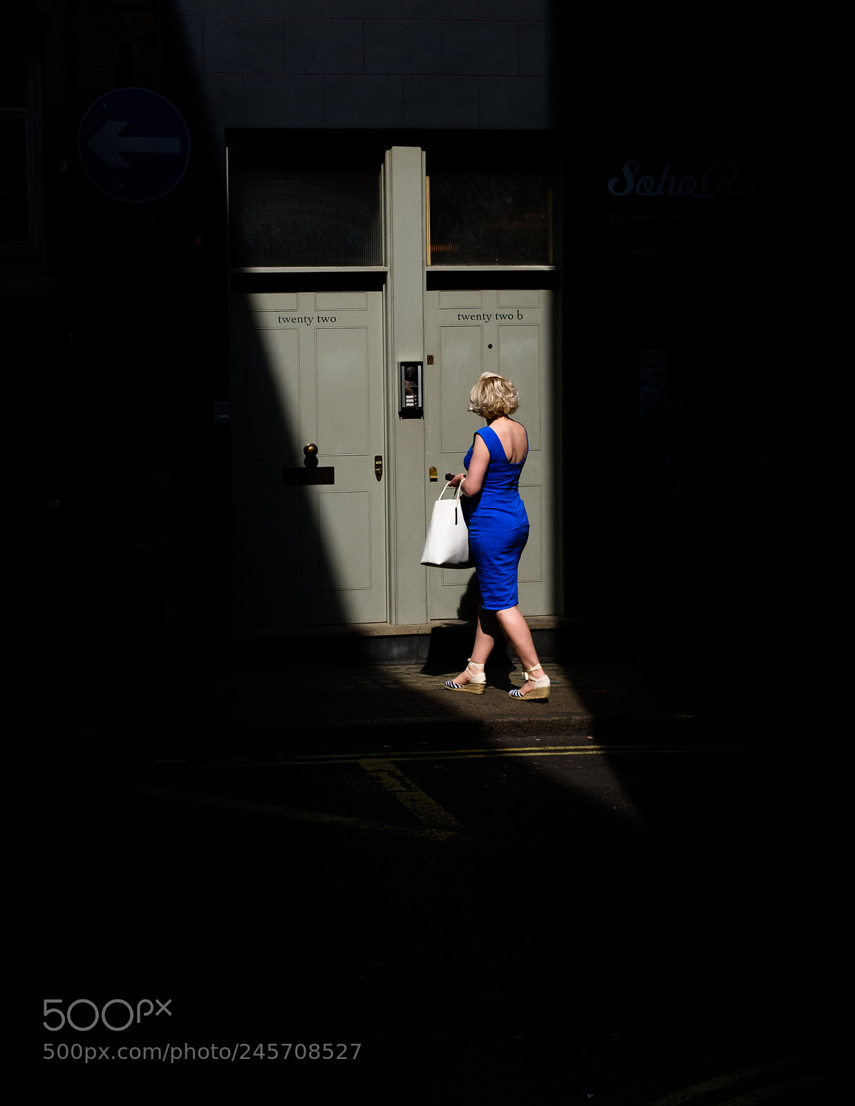 Fujifilm X100F sample photo. A sunlit slice of photography