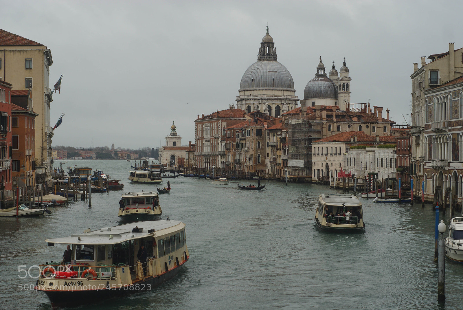 Sony Alpha DSLR-A330 sample photo. Venice in the rain photography