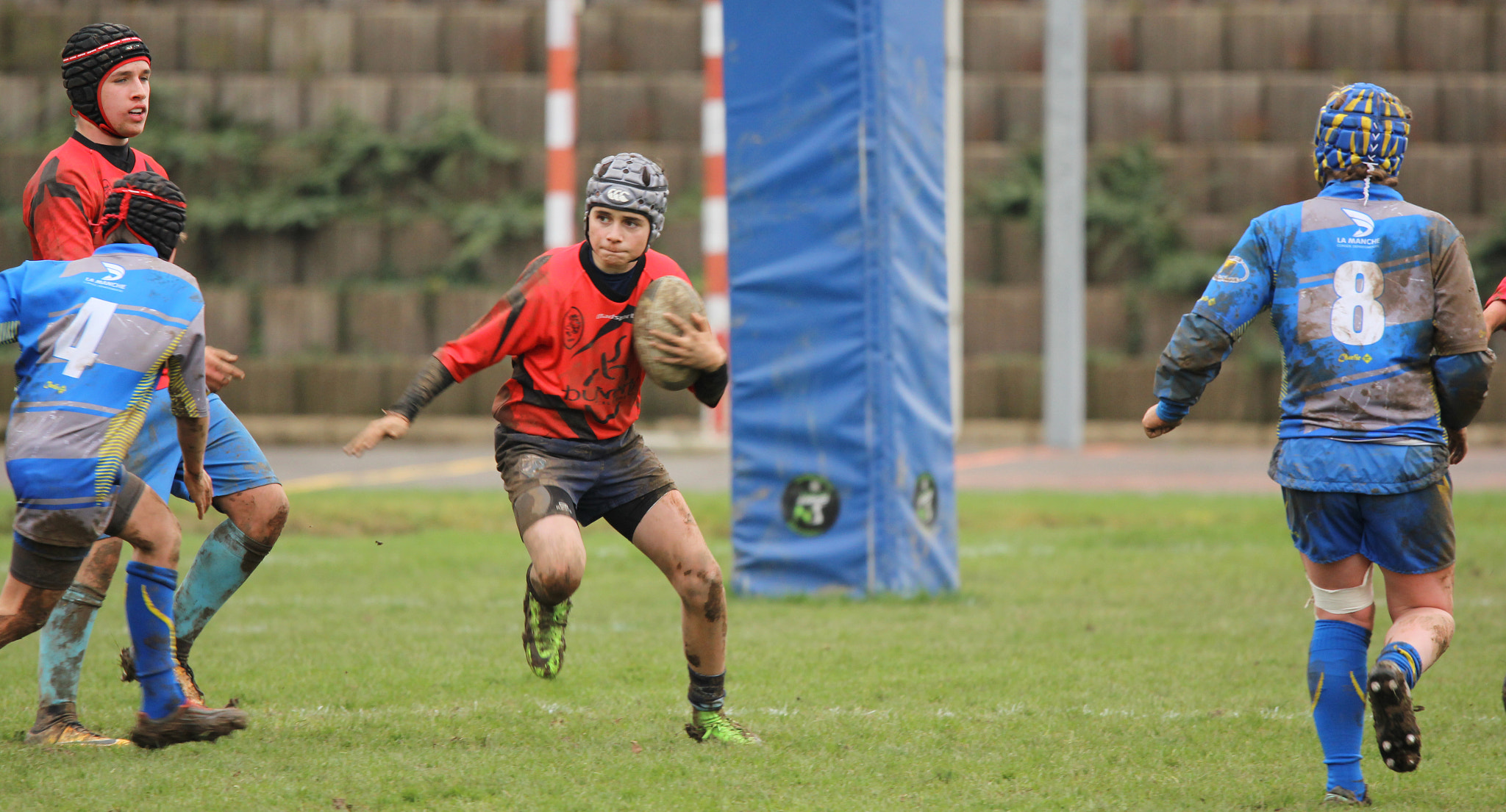 Canon EOS 550D (EOS Rebel T2i / EOS Kiss X4) sample photo. Rugby player photography
