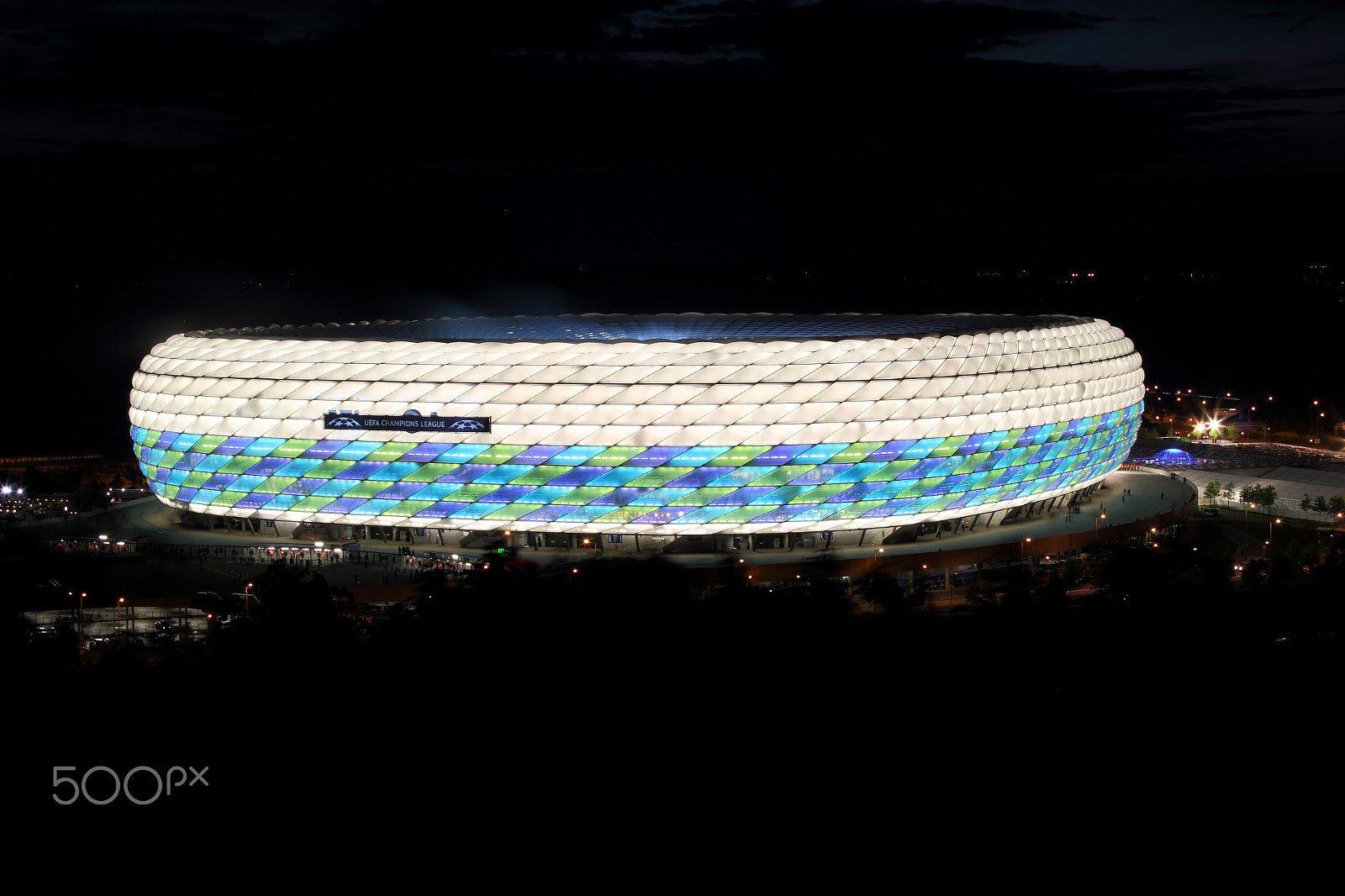 Canon EOS 550D (EOS Rebel T2i / EOS Kiss X4) sample photo. Allianz arena photography