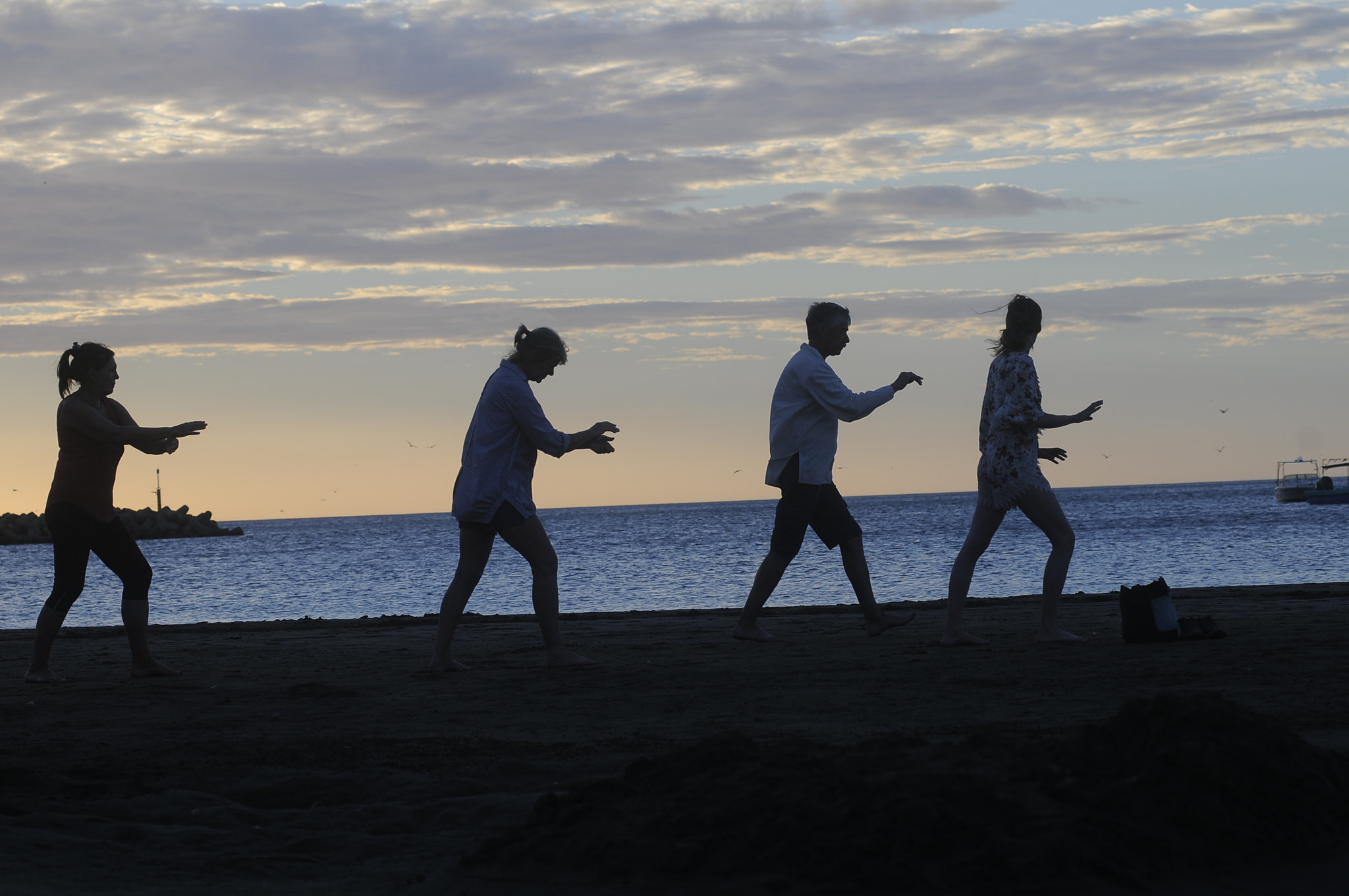 Nikon AF-Nikkor 80-200mm F2.8D ED sample photo. Yoga en la playa, san juan del sur, rivas, nicarag photography