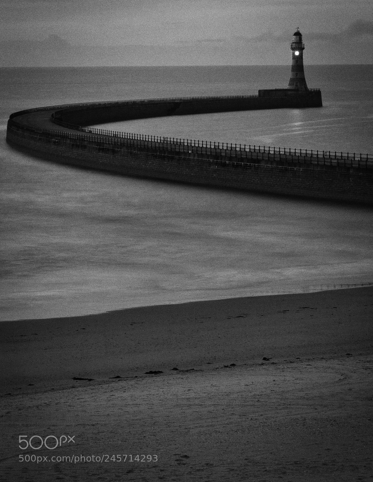 Canon EOS 500D (EOS Rebel T1i / EOS Kiss X3) sample photo. Roker pier at sunrise photography