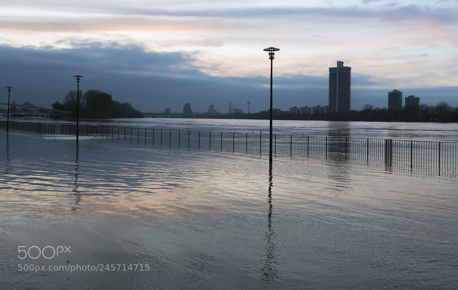 Canon EOS 600D (Rebel EOS T3i / EOS Kiss X5) sample photo. Flood in cologne photography