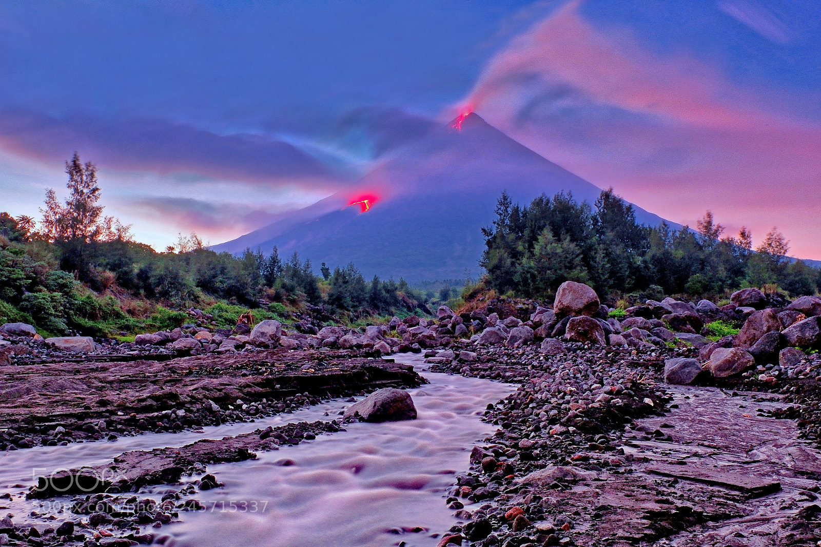 Fujifilm X-A3 sample photo. Mayon volcano photography