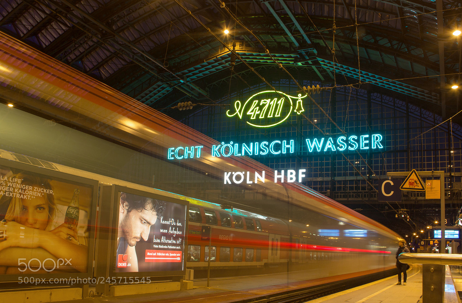 Canon EOS 600D (Rebel EOS T3i / EOS Kiss X5) sample photo. Main station in cologne photography
