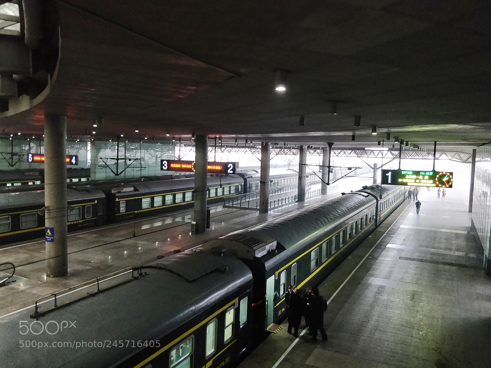 OnePlus 5 sample photo. 绿皮车 photography