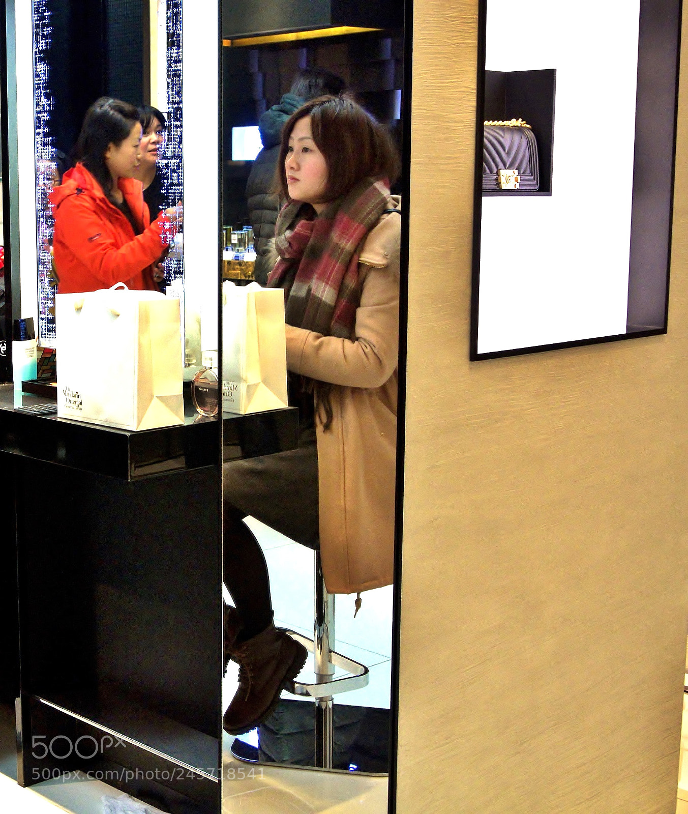 Nikon 1 V1 sample photo. A woman on a photography