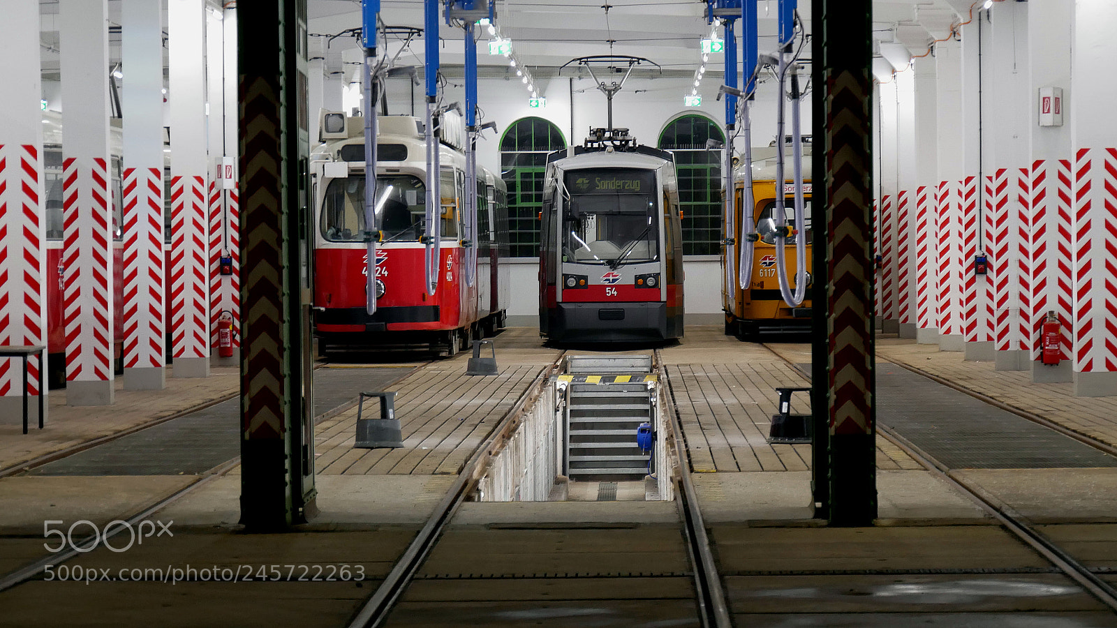 Panasonic DMC-G81 sample photo. Vienna streetcar photography