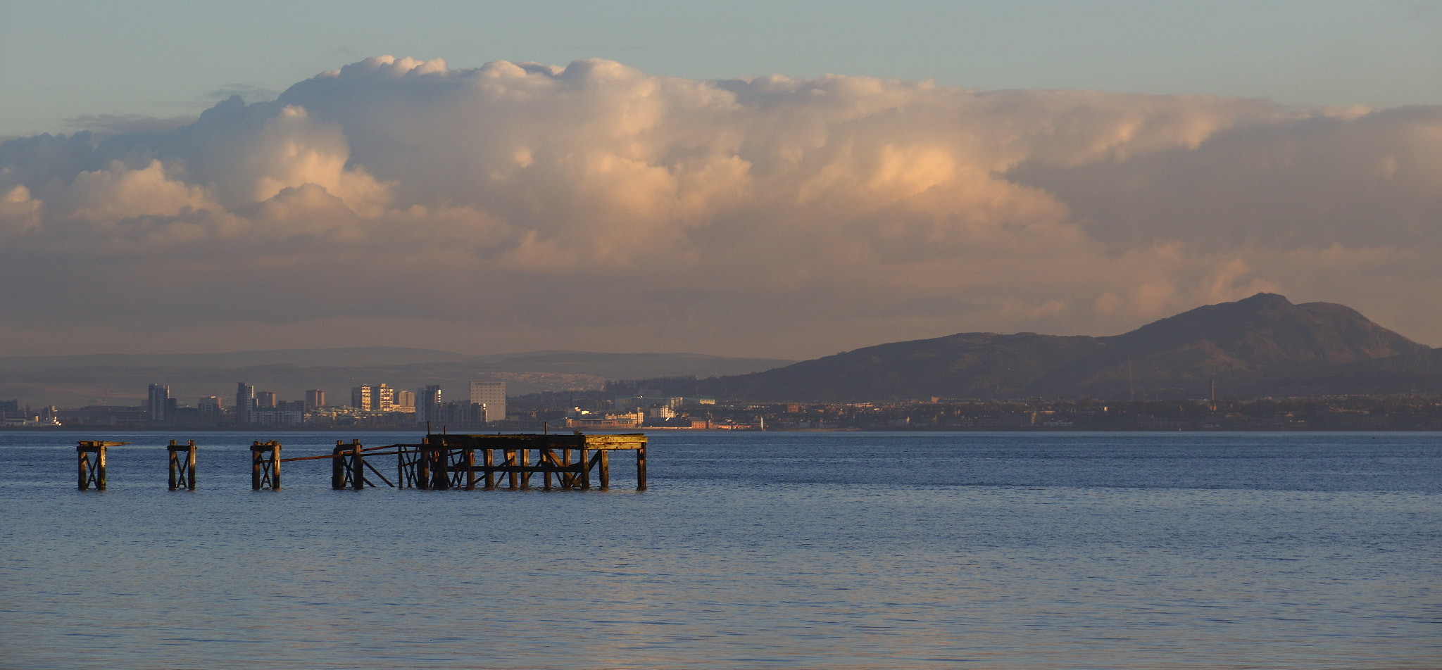 Canon EOS 7D Mark II + Canon EF-S 18-135mm F3.5-5.6 IS sample photo. The firth of forth photography