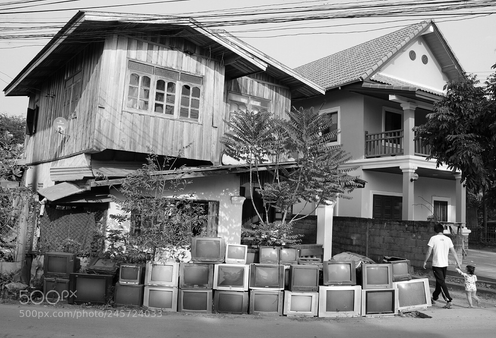 Canon EOS 100D (EOS Rebel SL1 / EOS Kiss X7) sample photo. Tv wall photography