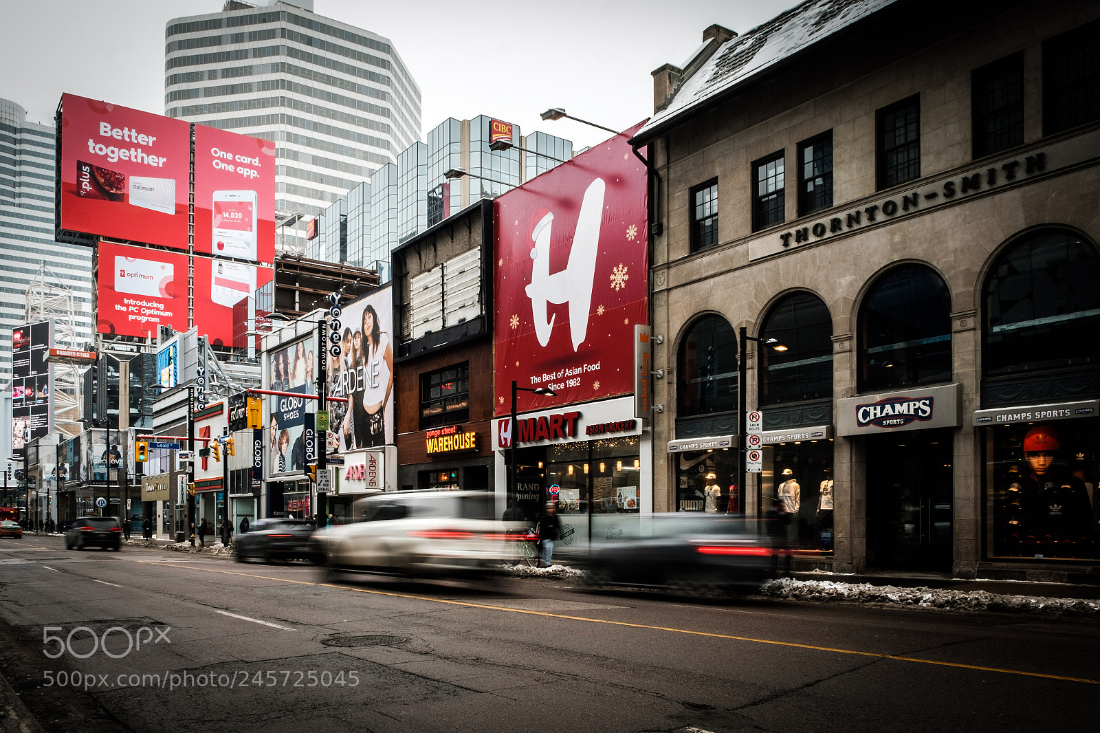 Fujifilm X-T2 sample photo. Strolling downtown streets photography