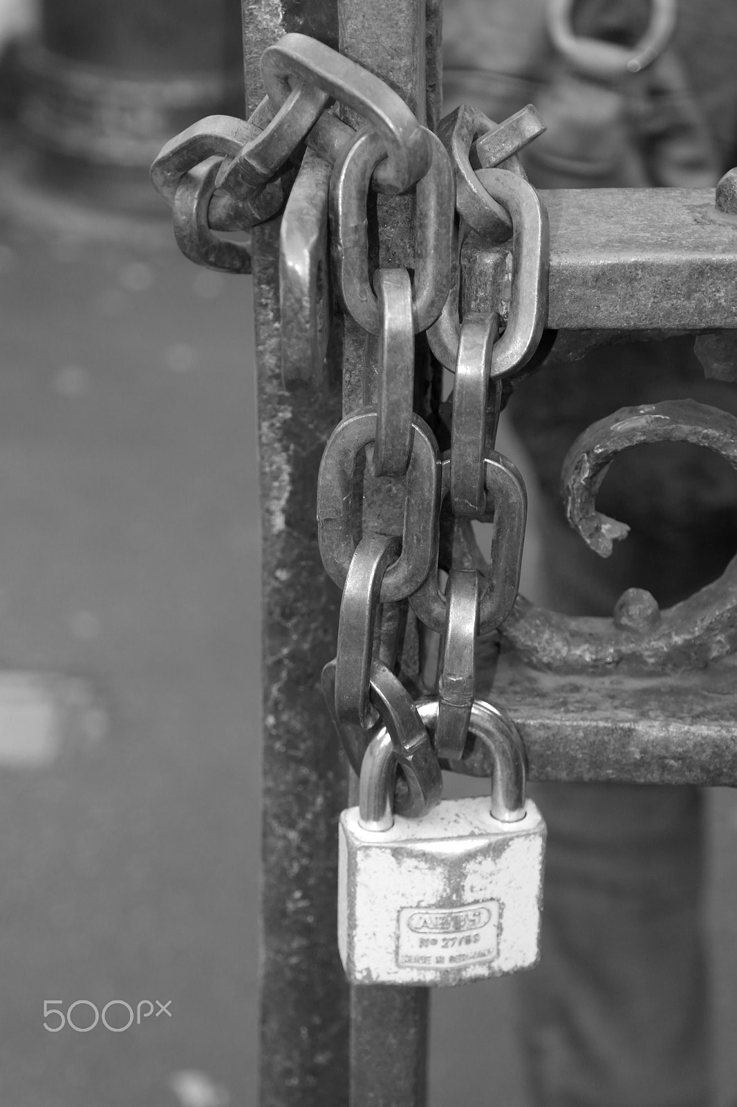 Samsung NX20 sample photo. Chain photography