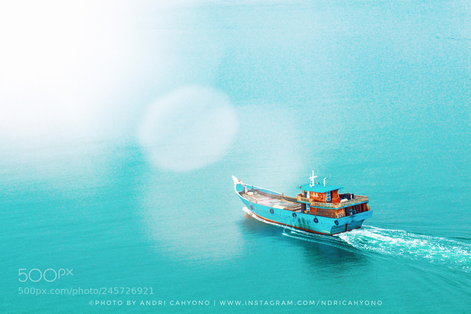 Canon EOS 100D (EOS Rebel SL1 / EOS Kiss X7) sample photo. Ship photography