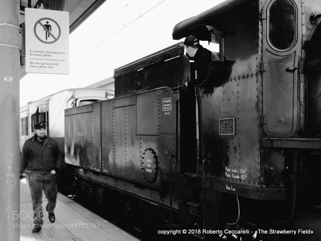 Panasonic Lumix DMC-LX100 sample photo. Treno a vapore carnevale photography