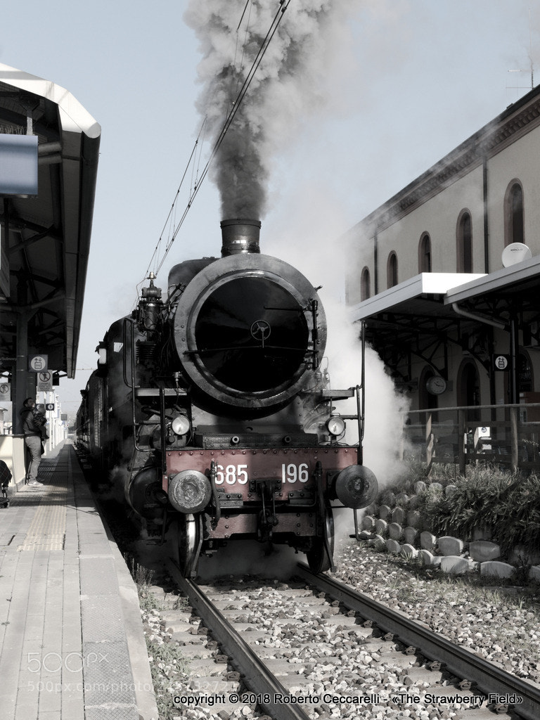 Panasonic Lumix DMC-LX100 sample photo. Treno a vapore carnevale photography