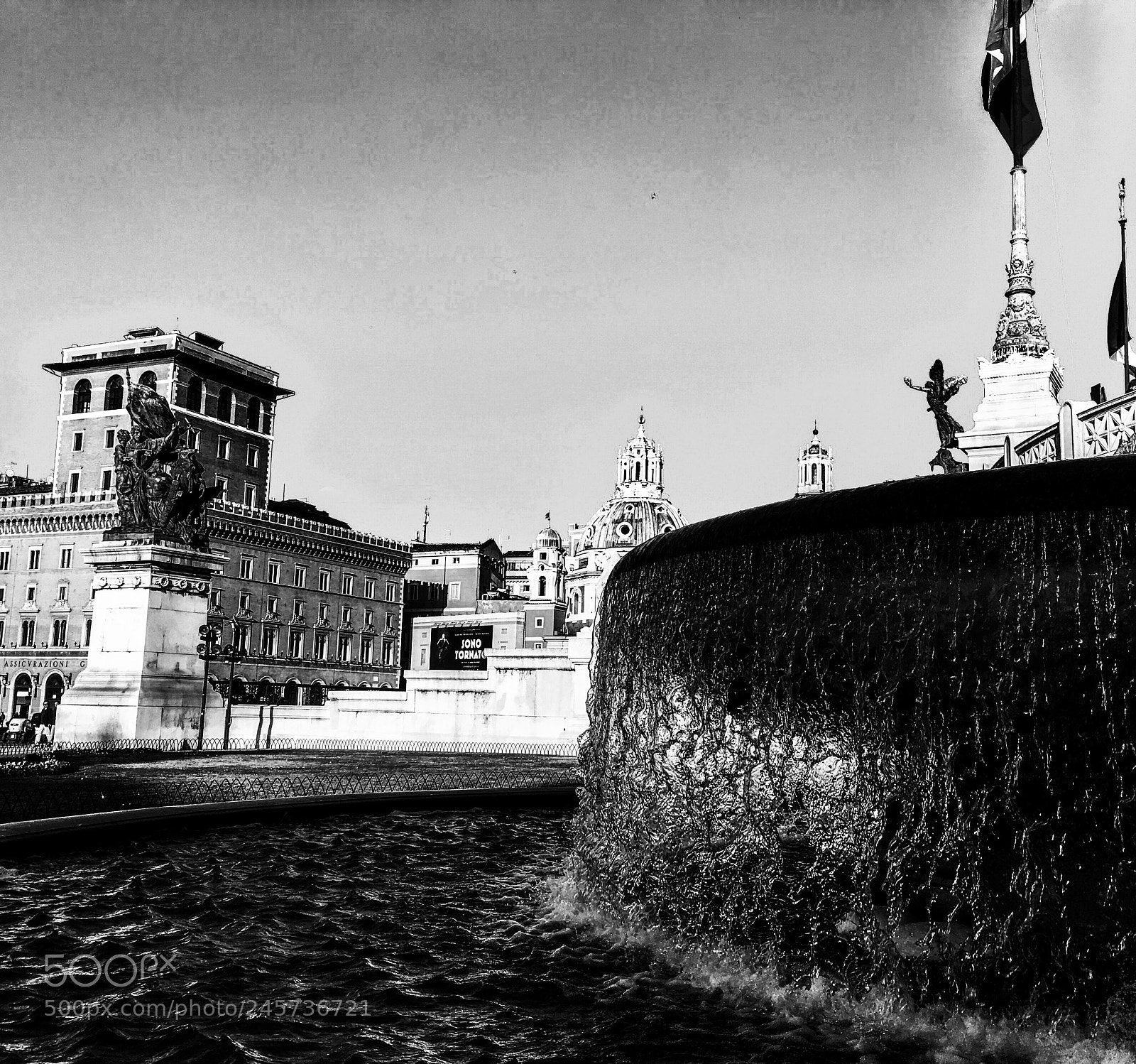 Apple iPhone SE sample photo. Piazza venezia photography
