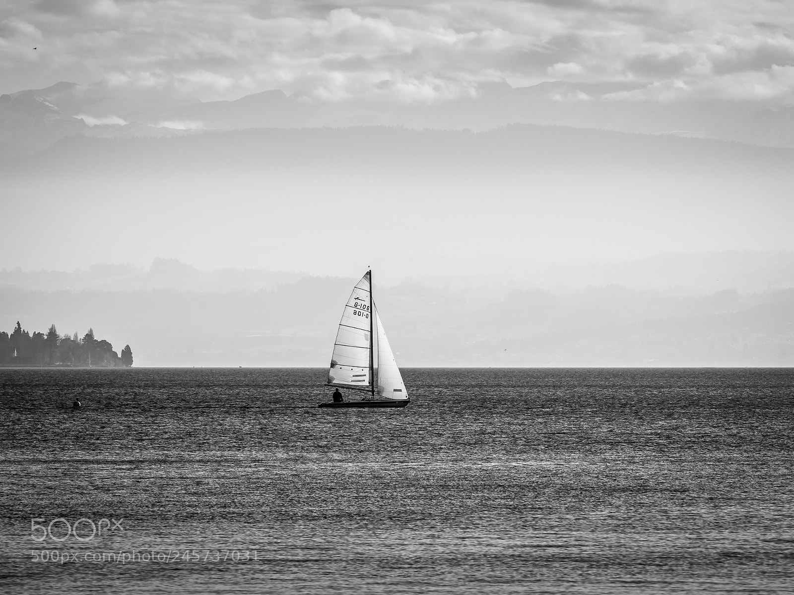 Olympus OM-D E-M5 II sample photo. Lonesome sailor photography