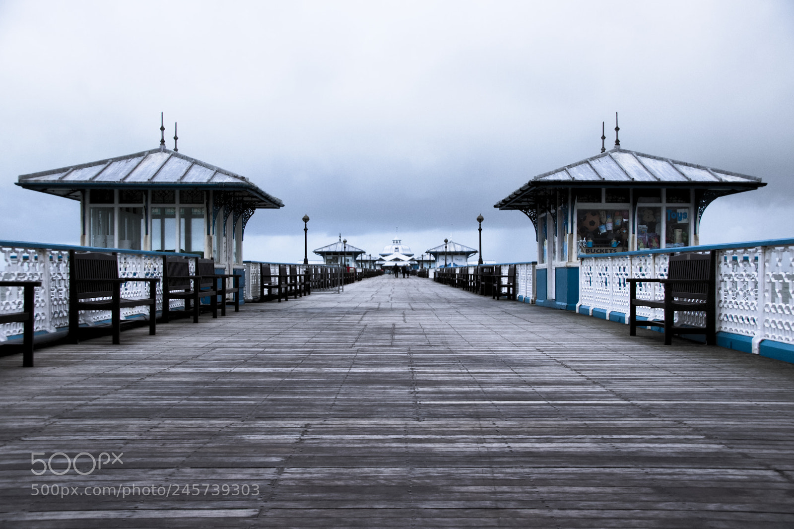 Canon EOS 750D (EOS Rebel T6i / EOS Kiss X8i) sample photo. Llandudno pier photography