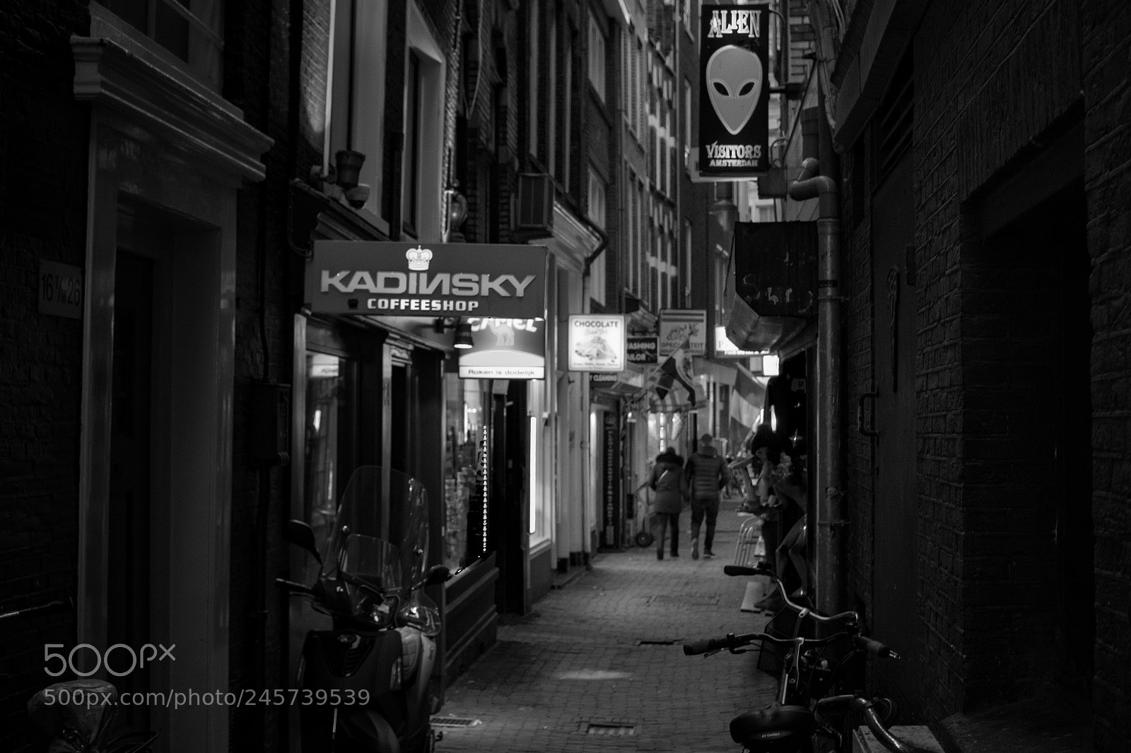 Fujifilm X-Pro2 sample photo. Coffee shop passage photography