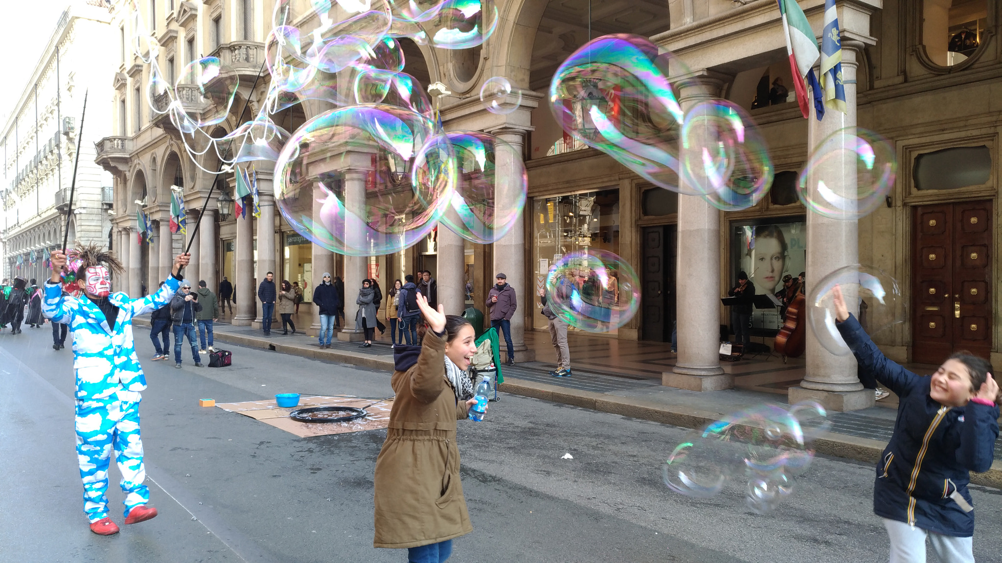 ASUS ZenFone 3 (ZE520KL) sample photo. Kids, bubbles and fun in turin photography
