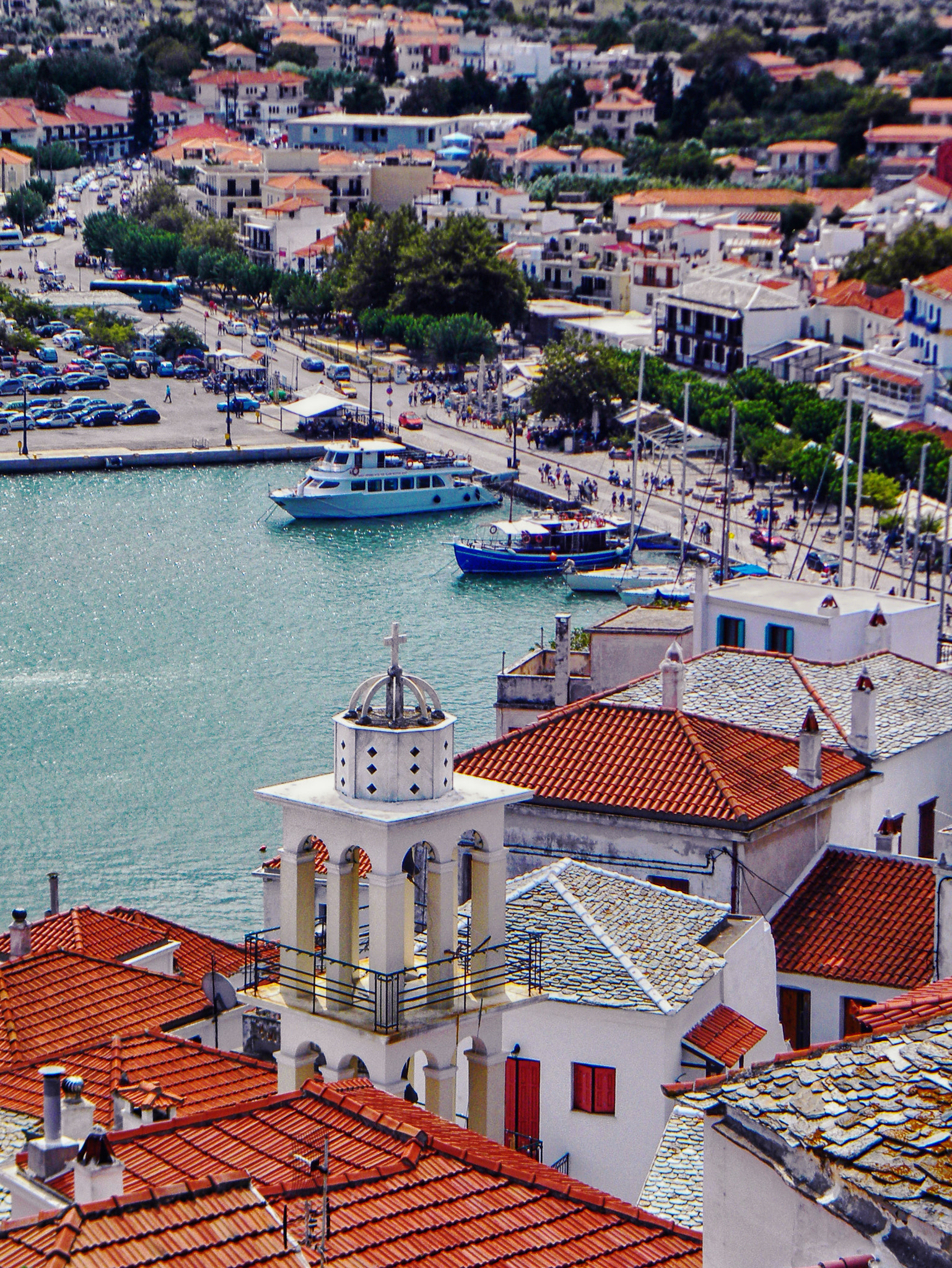 Nikon Coolpix L100 sample photo. Red roofs photography