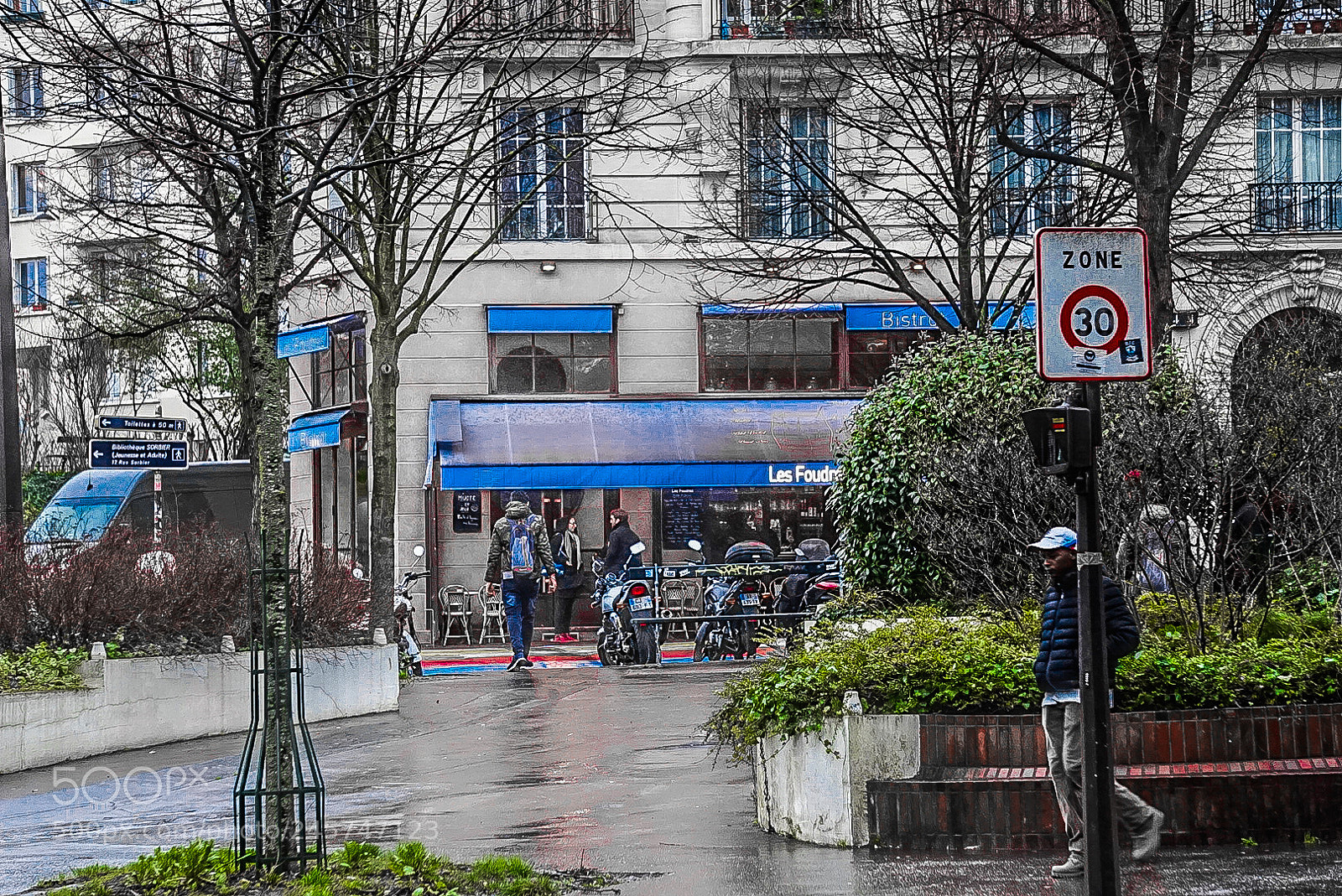 Sony a7 sample photo. Place gambetta 75020 paris...blue photography
