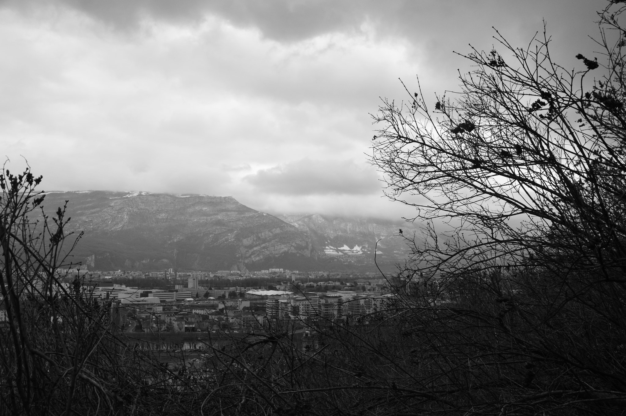 Nikon D300 sample photo. Grenoble sous les nuages photography