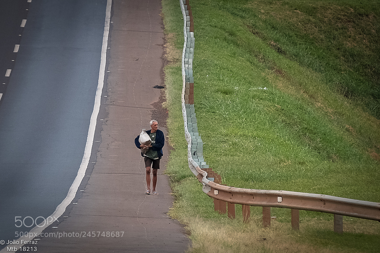 Fujifilm X-T10 sample photo. Life on the road ... photography