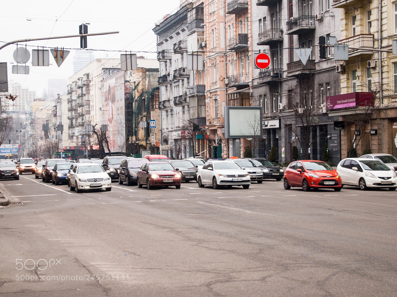 Olympus PEN E-P1 sample photo. Kyiv traffic photography