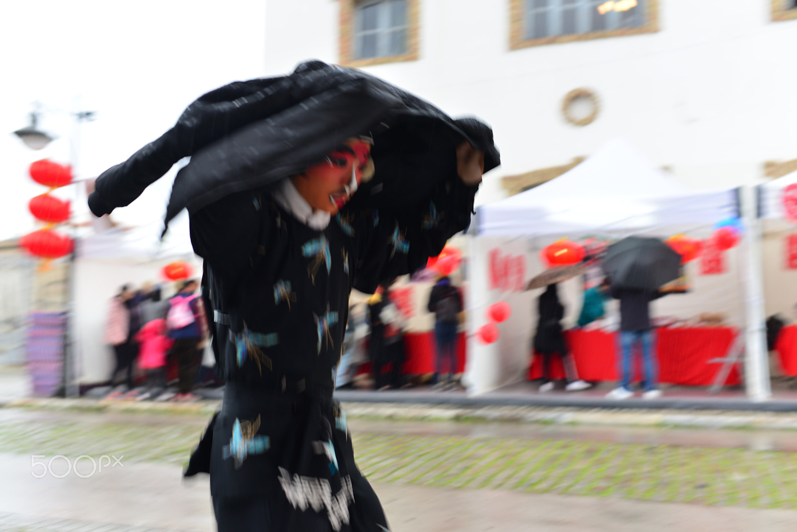 Nikon D610 + Nikon AF-S Nikkor 35mm F1.4G sample photo. Peking opera actor who runs in the rain photography