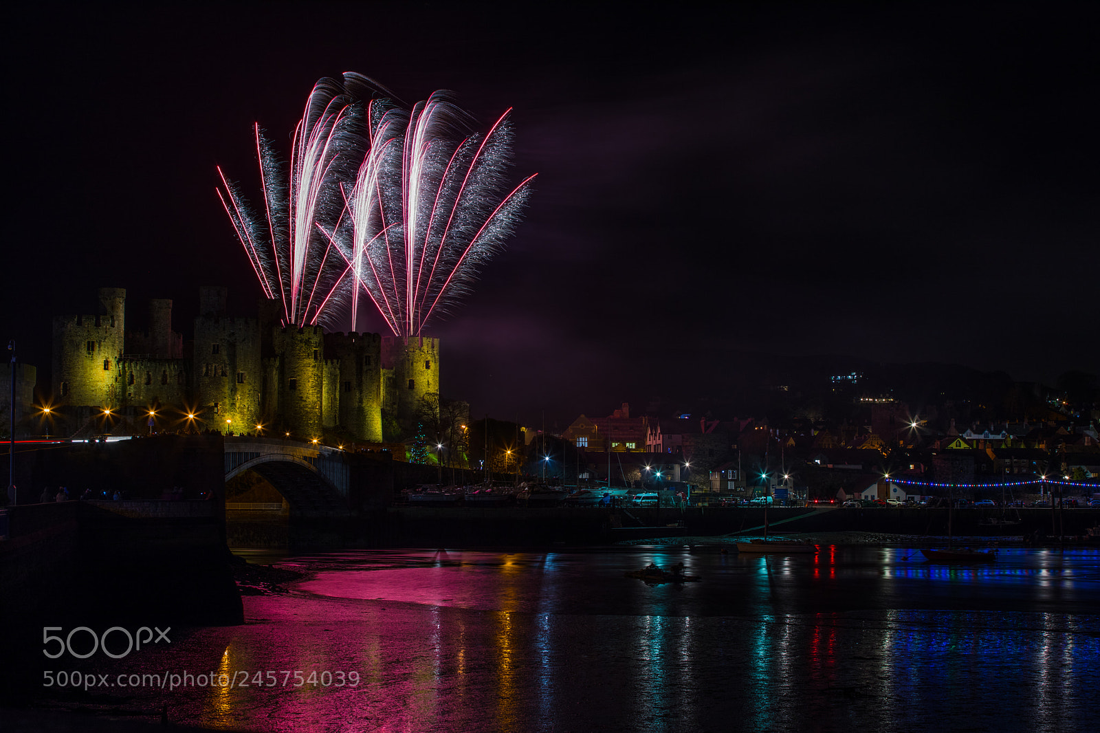Canon EOS 5D Mark IV sample photo. Fireworks above a castle photography