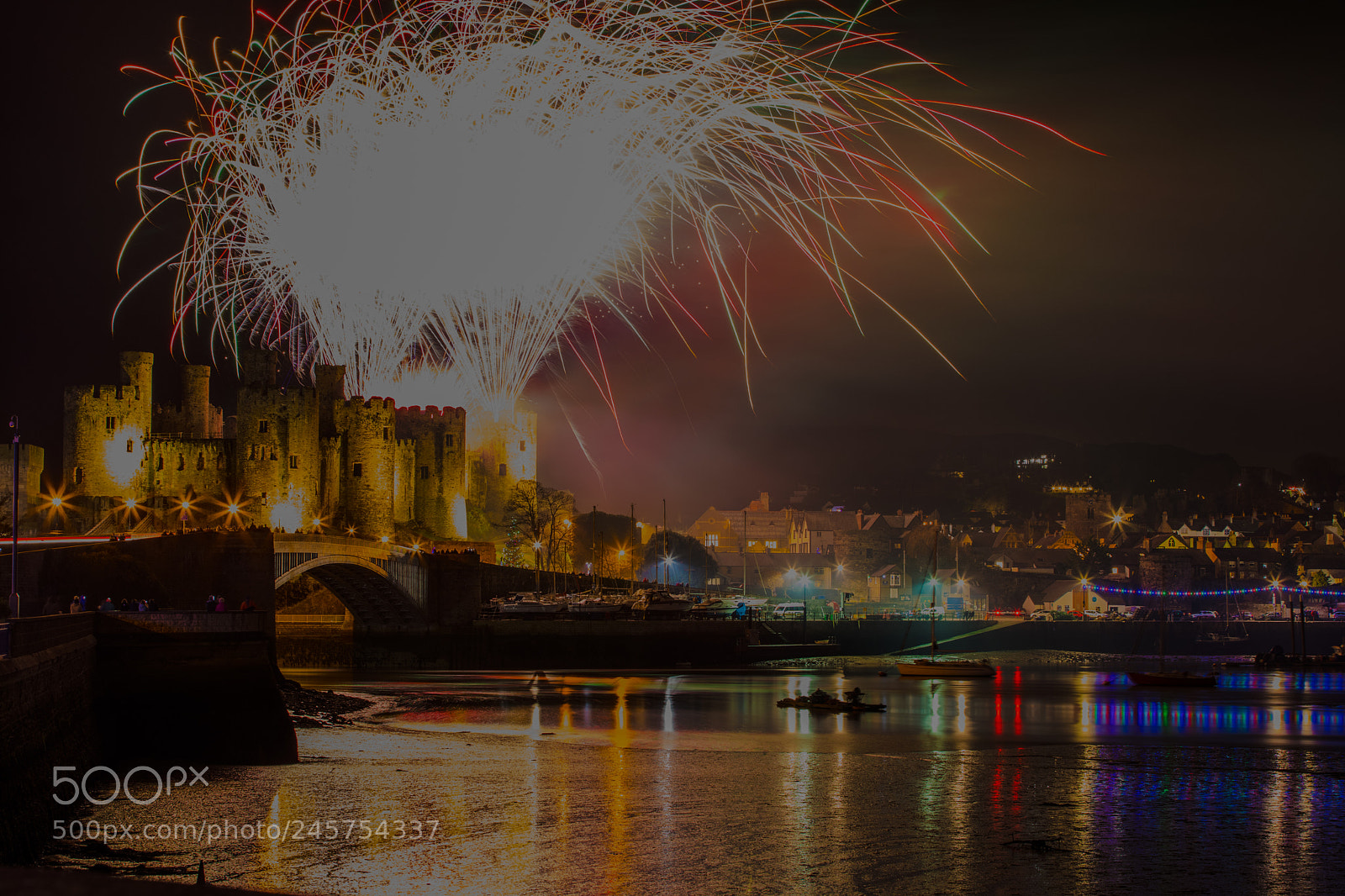 Canon EOS 5D Mark IV sample photo. Fireworks above a castle photography