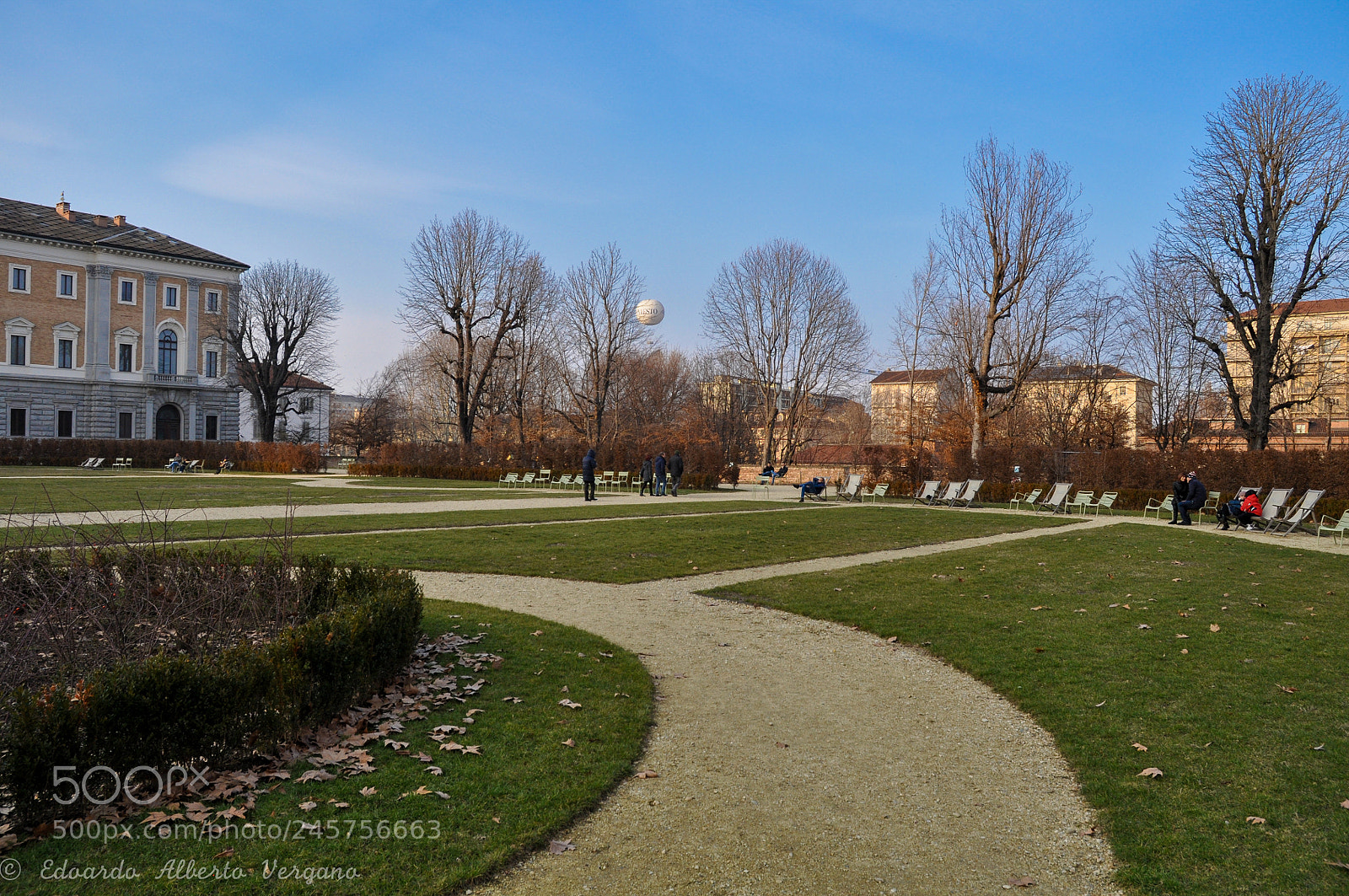Nikon D5000 sample photo. Air balloons above palazzo photography