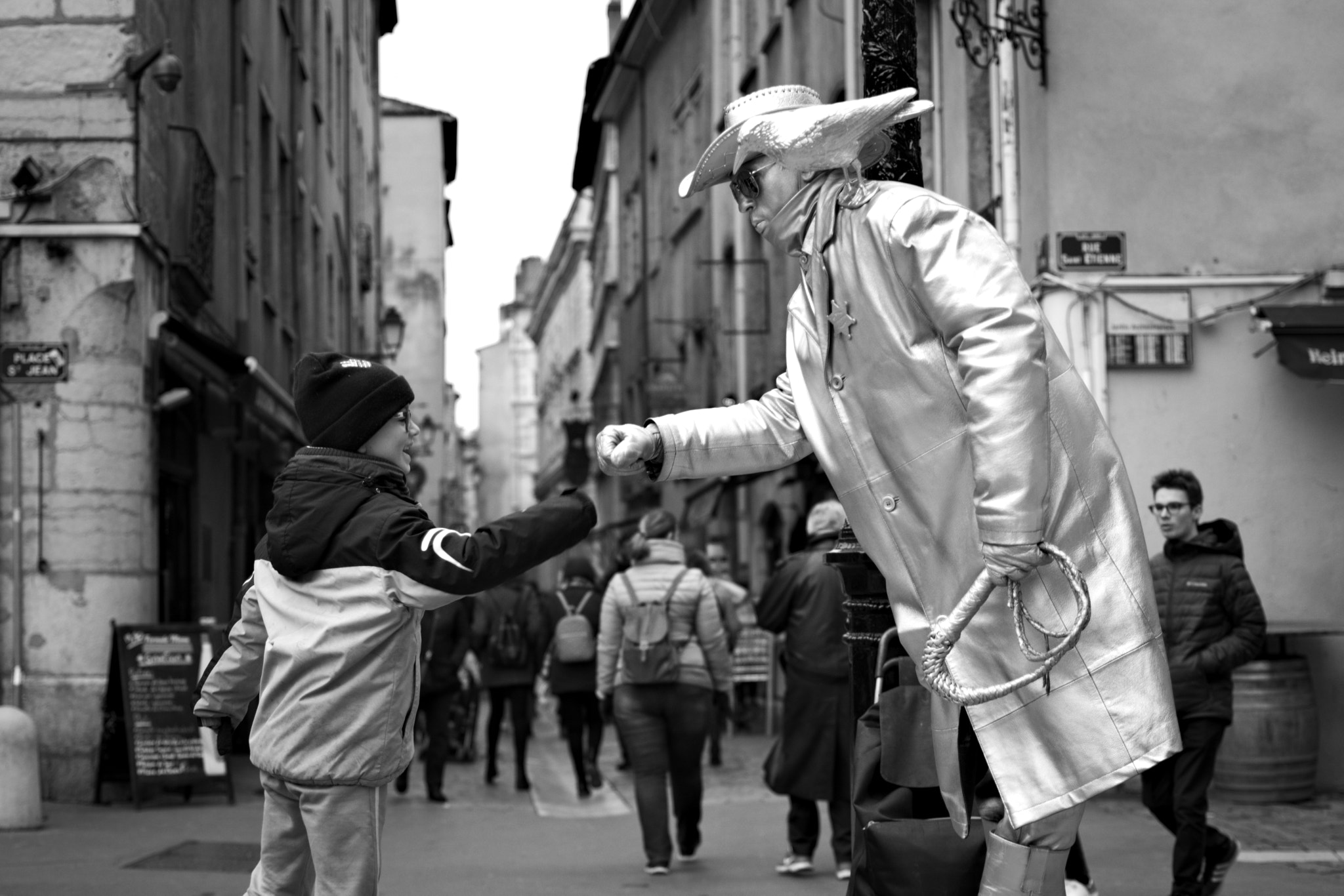 Nikon AF-S DX Nikkor 35mm F1.8G sample photo. The kid and the silver sheriff, lyon (france) photography