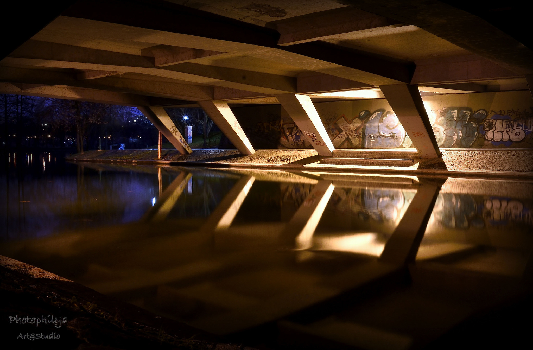 Sigma 17-70mm F2.8-4 DC Macro OS HSM | C sample photo. Under the bridge photography