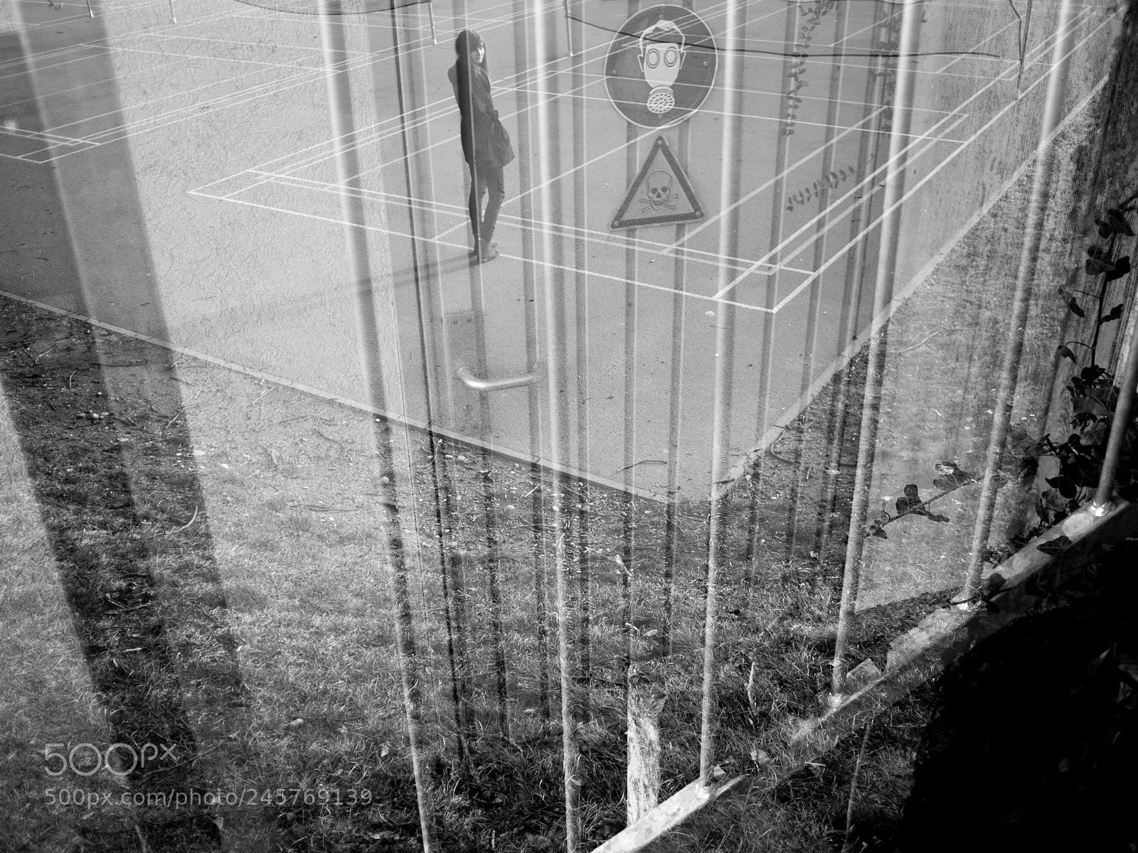 Olympus PEN E-P1 sample photo. Tenniscourt depression photography